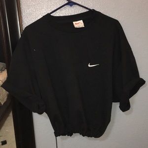 Black nike slight crop